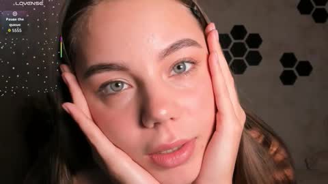 Mia  next stream Thursday 1400 UTC1 Friday 1400 UTC1 online show from November 2025 02:39:02 PM