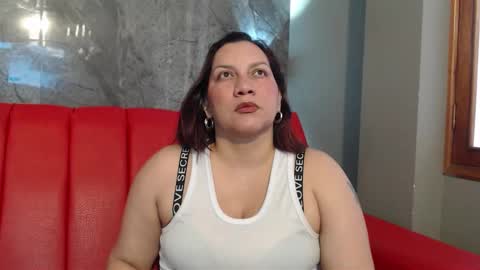 Mia online show from March 2026 09:43:01 PM