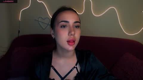 mia_cutie77 online show from November 2025 10:41:02 AM