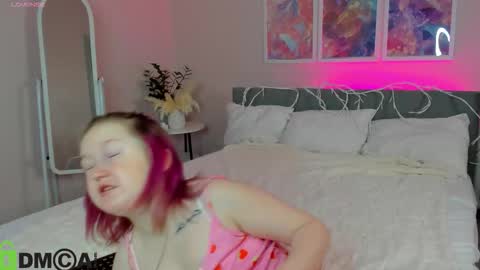 Mia online show from September 2025 02:48:01 AM