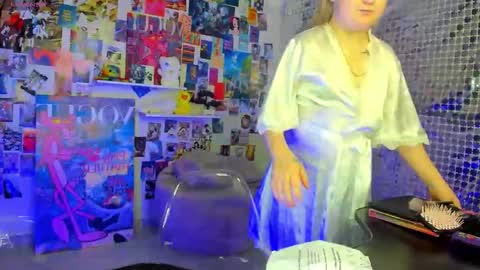 Mia online show from March 2026 03:08:02 AM