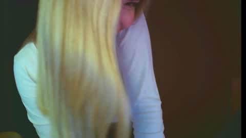 Mia online show from January 2025 08:11:01 PM