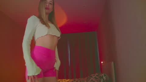 Mia online show from March 2025 04:10:01 AM