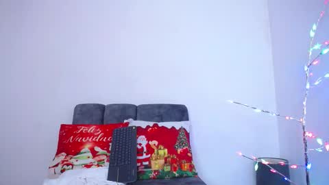 M I A online show from December 2025 02:35:01 PM