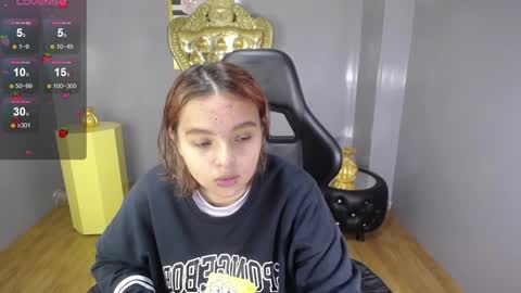 Mia online show from October 2025 12:44:02 PM