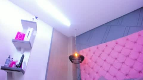 Mia online show from March 2026 01:33:01 PM