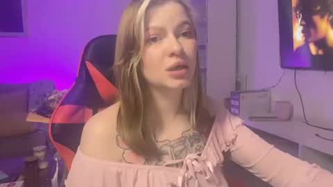 Snapshot of mia_kamp chatting on February 2026 05:43:01 PM Mia online show from February 2026 05:43:01 PM