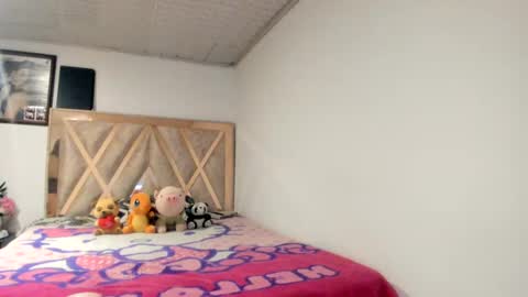 mia kaneee online show from November 2025 11:15:01 PM