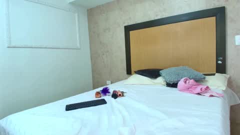 MIALOPEZ      .     Y      .      online show from December 2024 10:26:02 AM