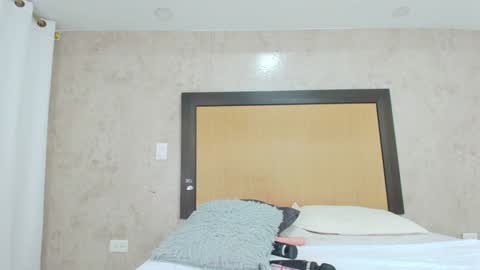 MIALOPEZ      .     Y      .      online show from January 2025 05:02:01 PM