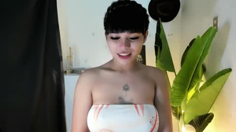Snapshot of mia_lover9 chatting on May 2026 01:08:02 PM M I A online show from May 2026 01:08:02 PM
