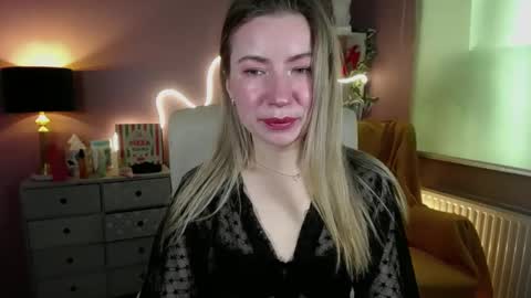 Mia online show from March 2025 08:41:02 AM