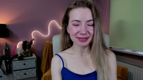 Mia online show from September 2025 07:01:01 AM