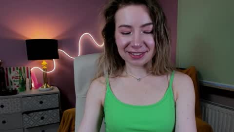 Mia online show from November 2025 07:30:02 AM