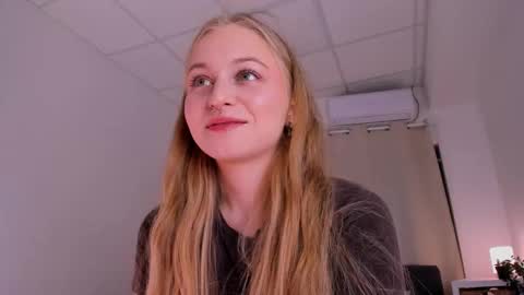 Mia here Appreciate your support online show from December 2025 11:21:01 PM