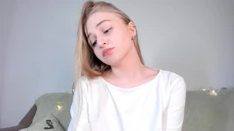 Mia here Appreciate your support online show from March 2026 04:22:02 PM