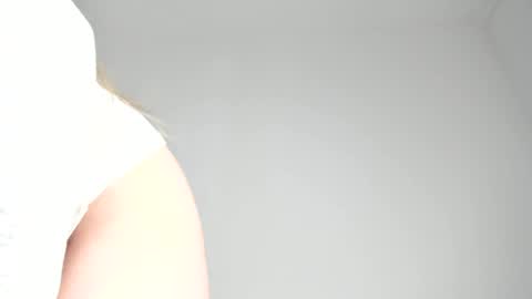 Mia here Appreciate your support online show from April 2026 09:34:01 AM