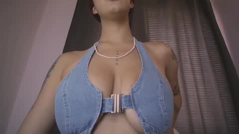 mia independent model online show from October 2025 01:54:02 PM