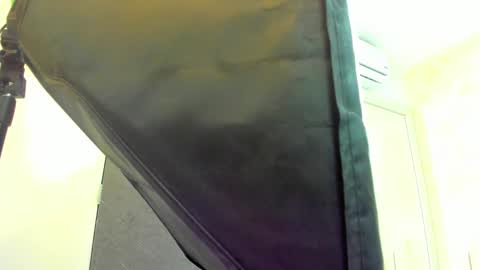 mia montess online show from March 2026 04:33:01 PM