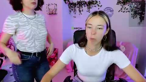 mia_mooon_ online show from July 2026 08:33:01 AM