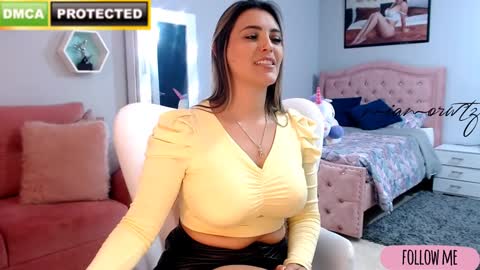 Mia online show from January 2025 08:15:02 PM