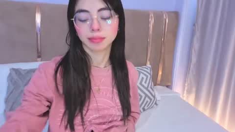 Snapshot of mia_naive chatting on June 2026 12:19:01 PM Mia online show from June 2026 12:19:01 PM