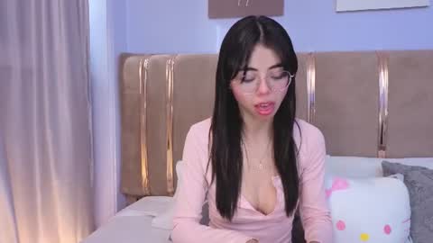 Snapshot of mia_naive chatting on June 2026 08:40:02 PM Mia online show from June 2026 08:40:02 PM