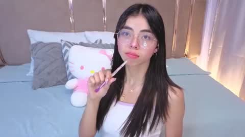 Snapshot of mia_naive chatting on June 2026 12:28:02 PM Mia online show from June 2026 12:28:02 PM