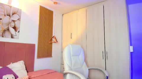 Mia Nevaeh - follow me online show from October 2025 08:09:01 PM