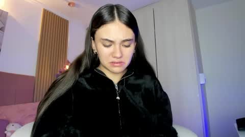 Mia Nevaeh - follow me online show from April 2026 07:58:01 PM