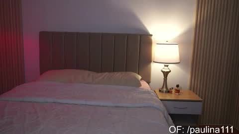 Snapshot of mia_paulina chatting on October 2025 07:04:02 PM Instagram Nelyiramirez online show from October 2025 07:04:02 PM