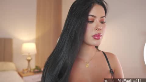 Snapshot of mia_paulina chatting on March 2026 04:07:02 AM Instagram Nelyiramirez online show from March 2026 04:07:02 AM