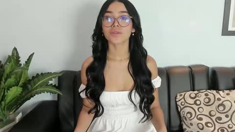 mia_petite72 online show from September 2025 09:38:02 PM