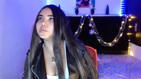 Mia  online show from December 2024 03:59:01 PM