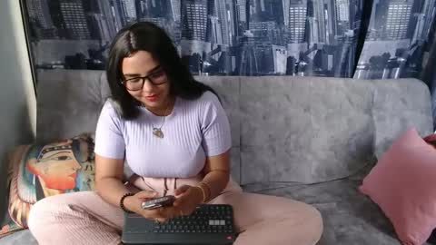 Mia  online show from January 2025 08:22:01 PM