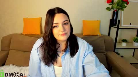 Mia online show from October 2025 01:13:01 AM