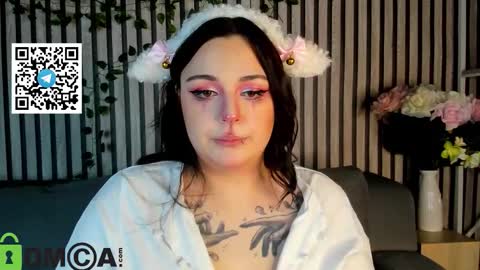 Mia online show from October 2025 02:23:02 AM