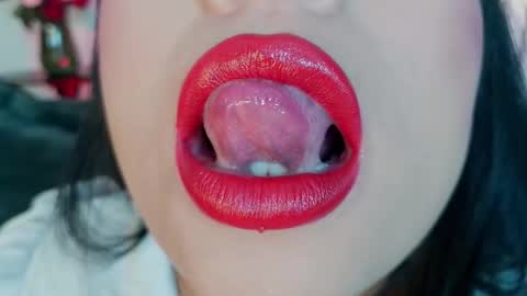 Mia online show from March 2026 10:16:02 PM