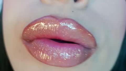 Mia online show from March 2026 10:07:01 PM