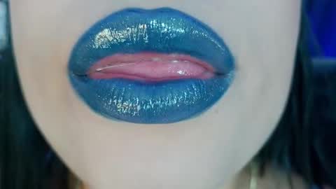 Mia online show from March 2026 02:04:02 AM