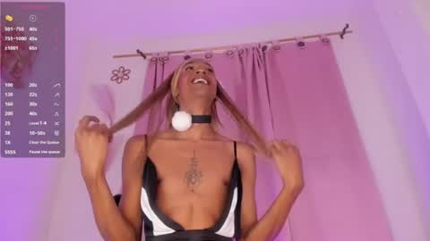 Snapshot of mia_royal chatting on July 2026 12:26:01 AM mia_royal online show from July 2026 12:26:01 AM