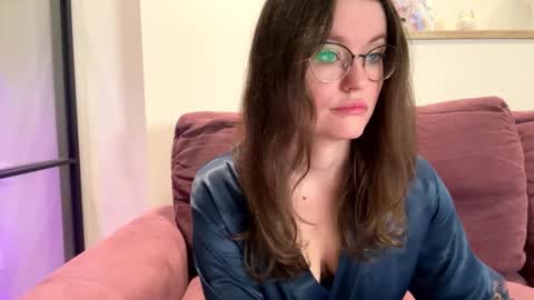 Mia online show from September 2025 03:41:02 AM