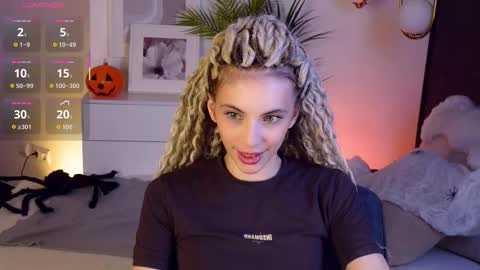 Mia online show from November 2025 06:37:02 AM