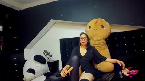 mia_simmons_ online show from April 2026 07:08:02 PM