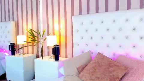 Mia Stones online show from July 2026 12:20:02 PM