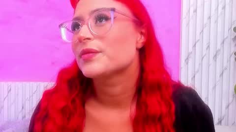 Mia online show from December 2025 11:47:01 AM