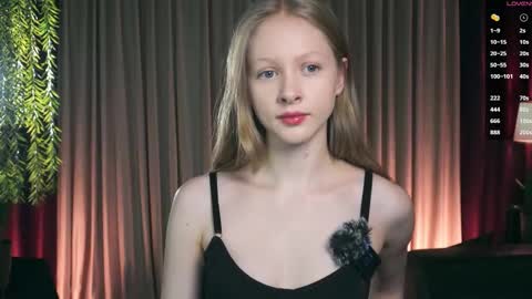 Mia online show from December 2025 04:02:02 PM