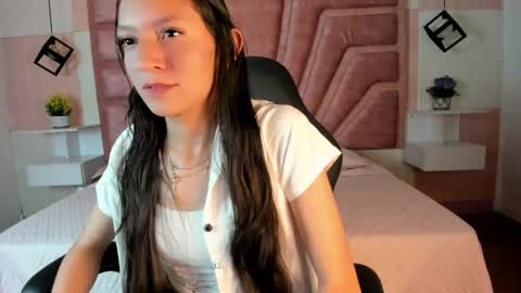 Snapshot of mia_velmont chatting on May 2026 08:14:02 PM Miaaa online show from May 2026 08:14:02 PM