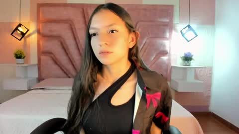 Snapshot of mia_velmont chatting on May 2026 08:36:01 PM Miaaa online show from May 2026 08:36:01 PM