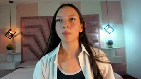 Snapshot of mia_velmont chatting on May 2026 08:47:01 PM Miaaa online show from May 2026 08:47:01 PM